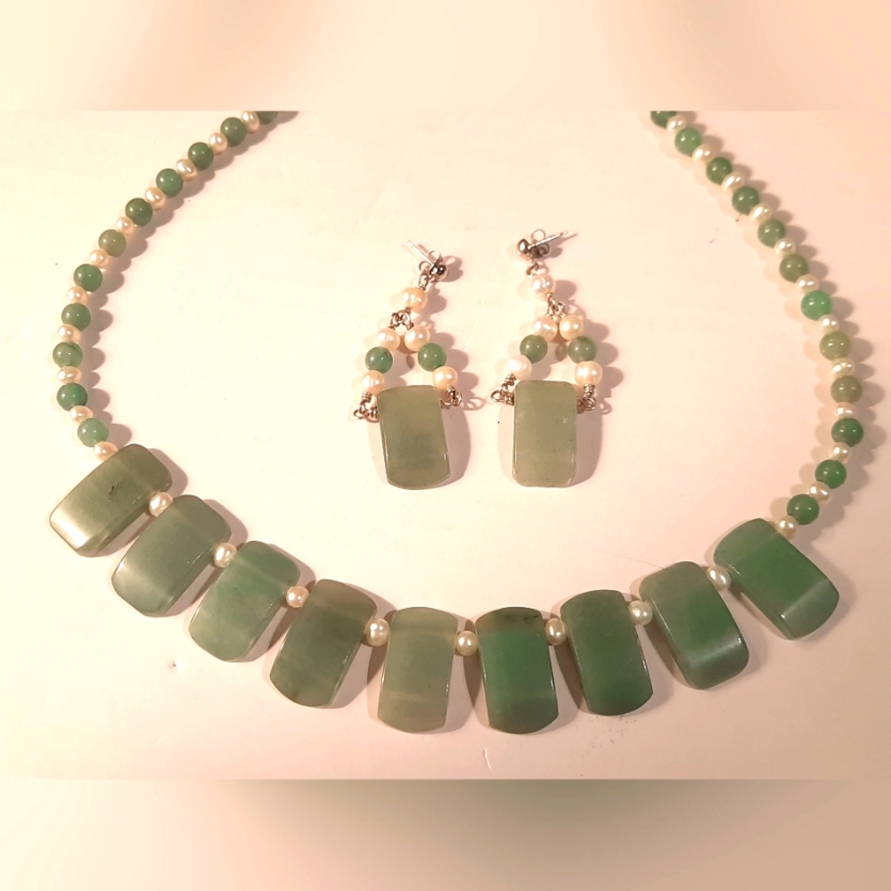 Green Jades With Pearls Set Earings And Neclase